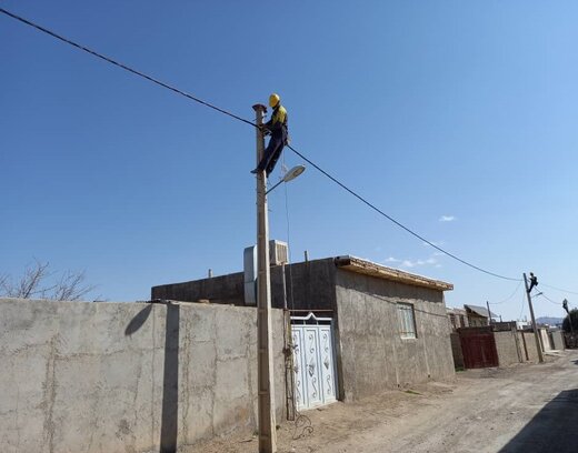 بهسازی شبکه های فرسوده برق ۴۰۰ روستای خراسان رضوی