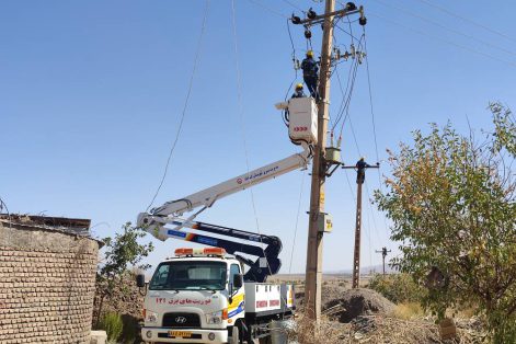 شبکه برق ۱۰ روستا در شهرستان نیشابور بهسازی شد