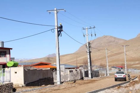 شبکه برق ۹ روستا در زبرخان اصلاح و بهسازی شد