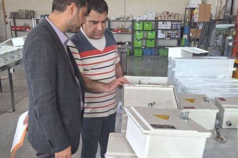 کیفیت ساخت تابلوهای برق در یکی از واحد‌های تولیدی در مشهد بررسی شد
